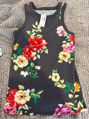 24/7 brand from maurices size! medium.